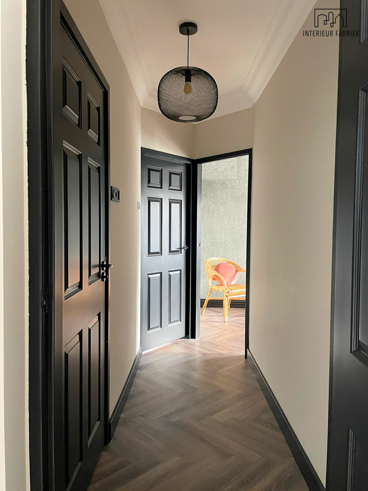 Interieurdesign Woerden, Interieurontwerpstudio Woerden, Interieurontwerper Woerden, Interior design Woerden, Interieurstudio Woerden, Interieur ontwerpen Woerden, Interieur ontwerp Woerden, Interieurinrichting Woerden, Interieurstylist Woerden, Interieurontwerp Woerden, Interieuradvies Woerden, Badkamer Woerden, Badkamerontwerp Woerden, Zwart toilet Woerden, Toilet Woerden, Ronde spiegels Woerden, PVC Vloer Woerden,