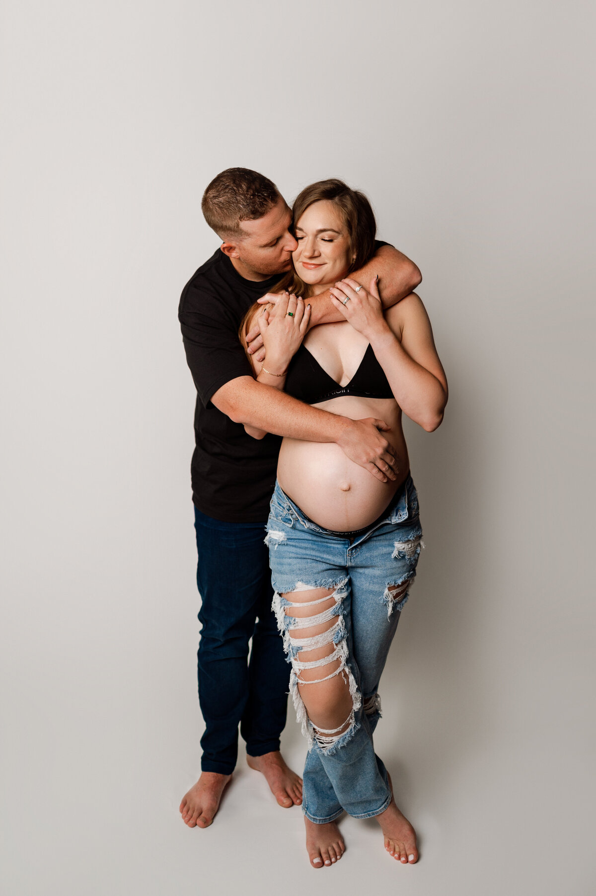 white backdrop maternity photos