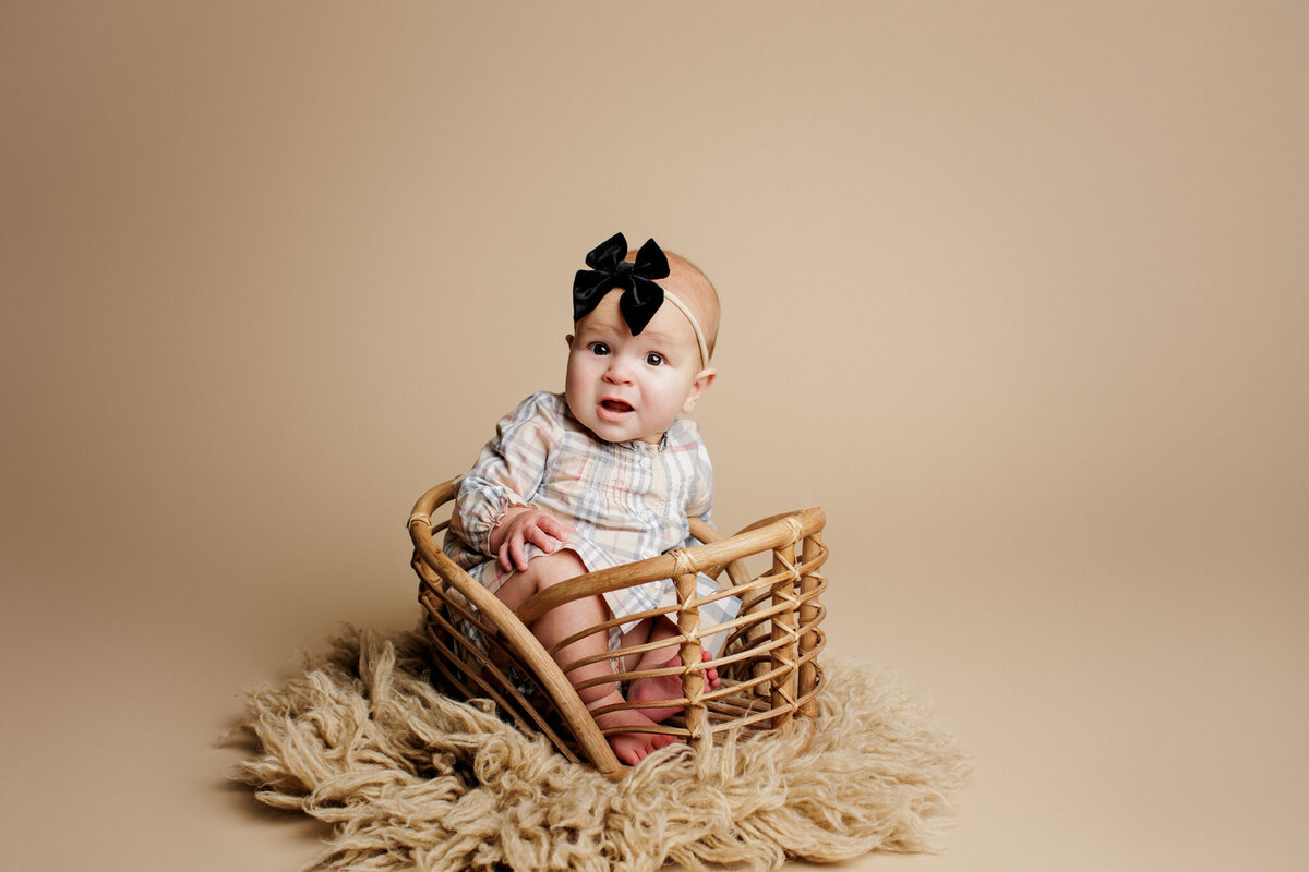 Pea Ridge AR cake smash photographer, 1st birthday photoshoot Pea Ridge AR, cake smash photography near me