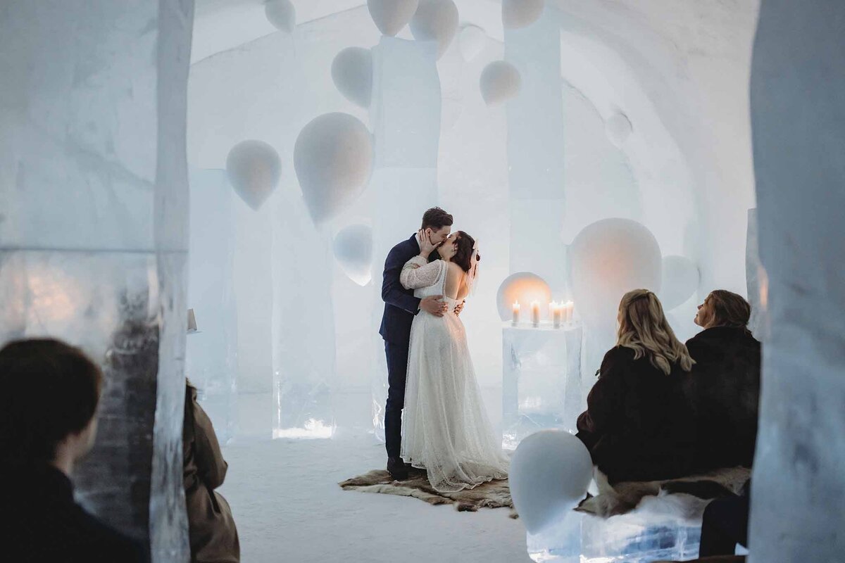 icehotel-weddings-winter-weddings-vinterbröllop-fotograf-kiruna-photographer-wedding-photographer080078