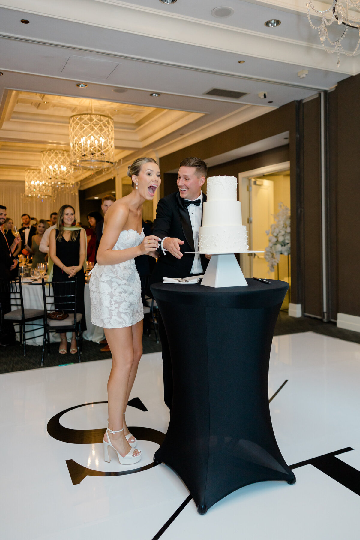 Lexi Benjamin Photography_Waldorf Astoria Chicago Wedding_09.21.24-213