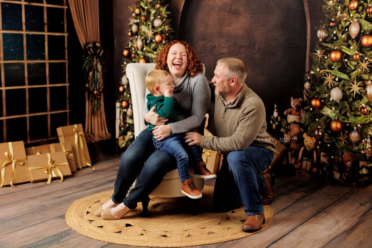 Best NWA holiday photographer, holiday portraits near me, Northwest Arkansas holiday photography, NW Arkansas holiday photos, NWA santa photos