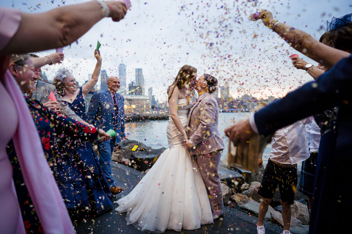brides-kiss-brooklyn-confetti