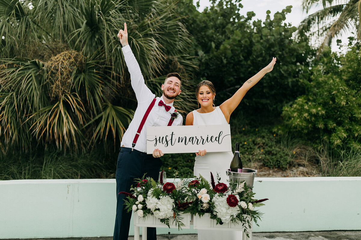 amber-mcwhorter-photo-florida-beach-elopement-chantilly-chic-planners-10