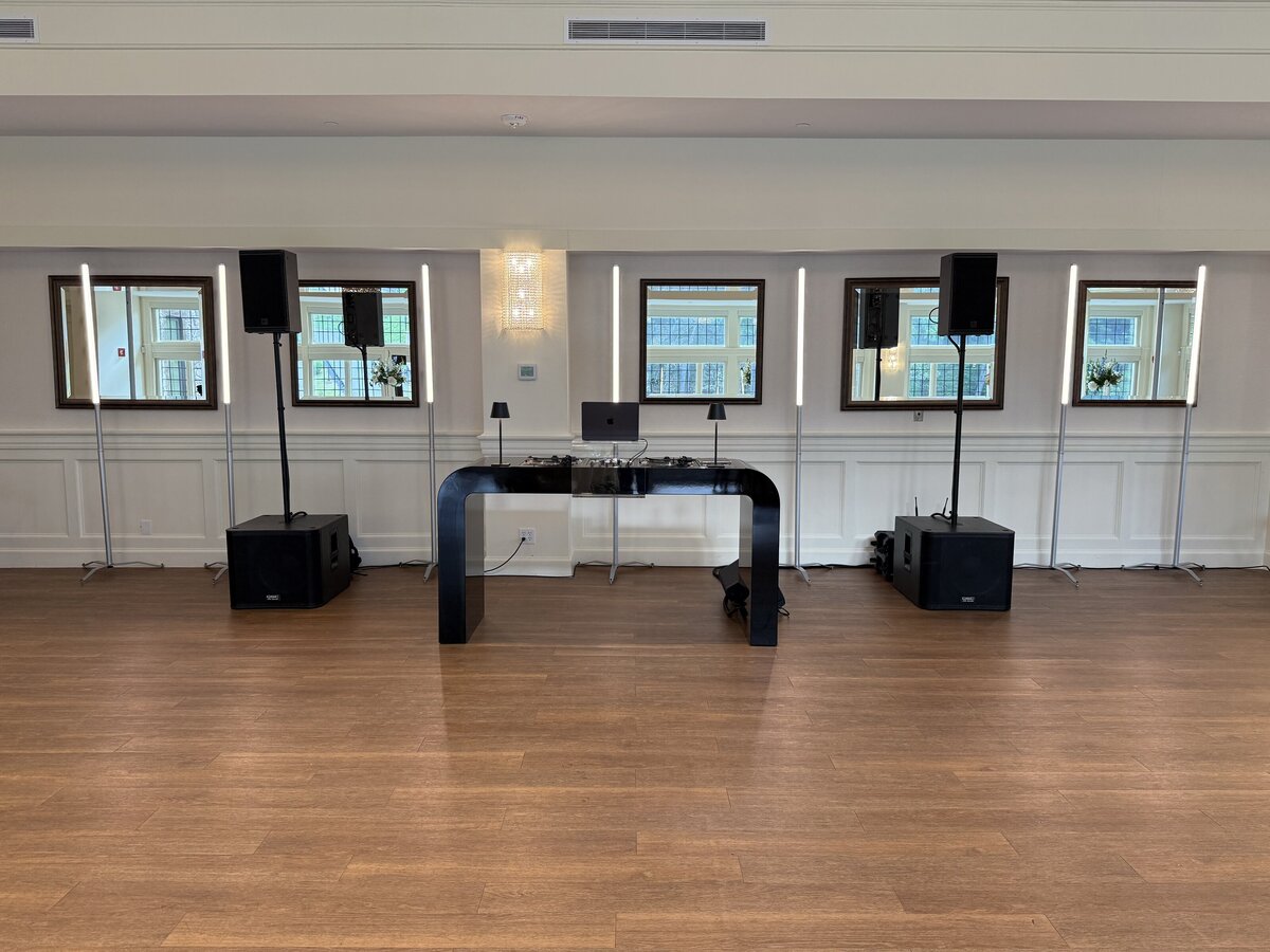 modern-wedding-corporate-dj-furniture-booth-luxury