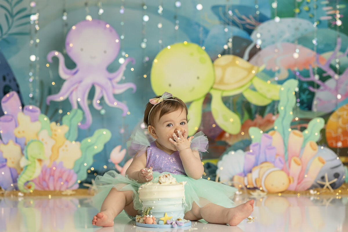 columbus-and-dayton-ohio-first-birthday-cake-smash-photographer-grove-city-hilliard-dublin-westerville-marysville-urbana-beavercreek-dayton-centerville-bellbrook-amanda-estep-photography