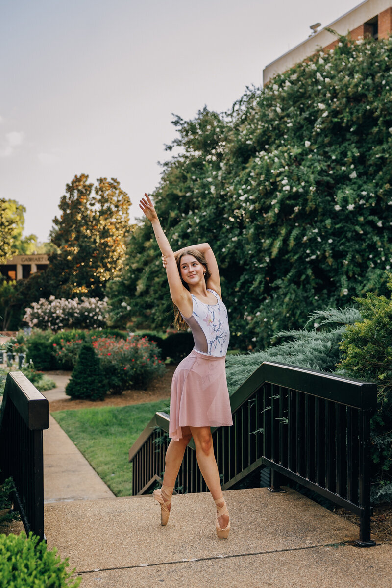 Belmont_University_Senior_Portrait_Session-18