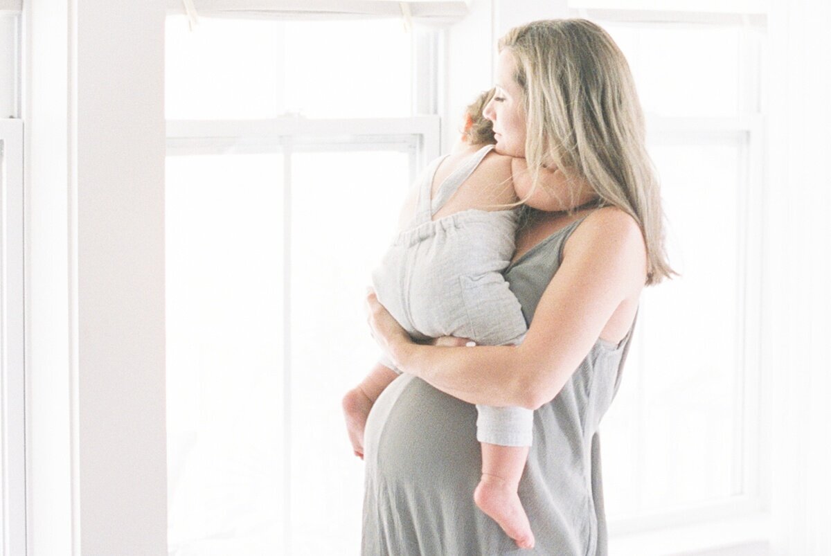 Mount-Pleasant-Maternity-Session-In-Home-Lifestyle_0080