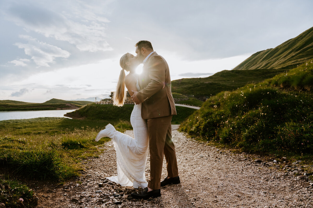 Couple kissing during sunset elopement in the Dolomites