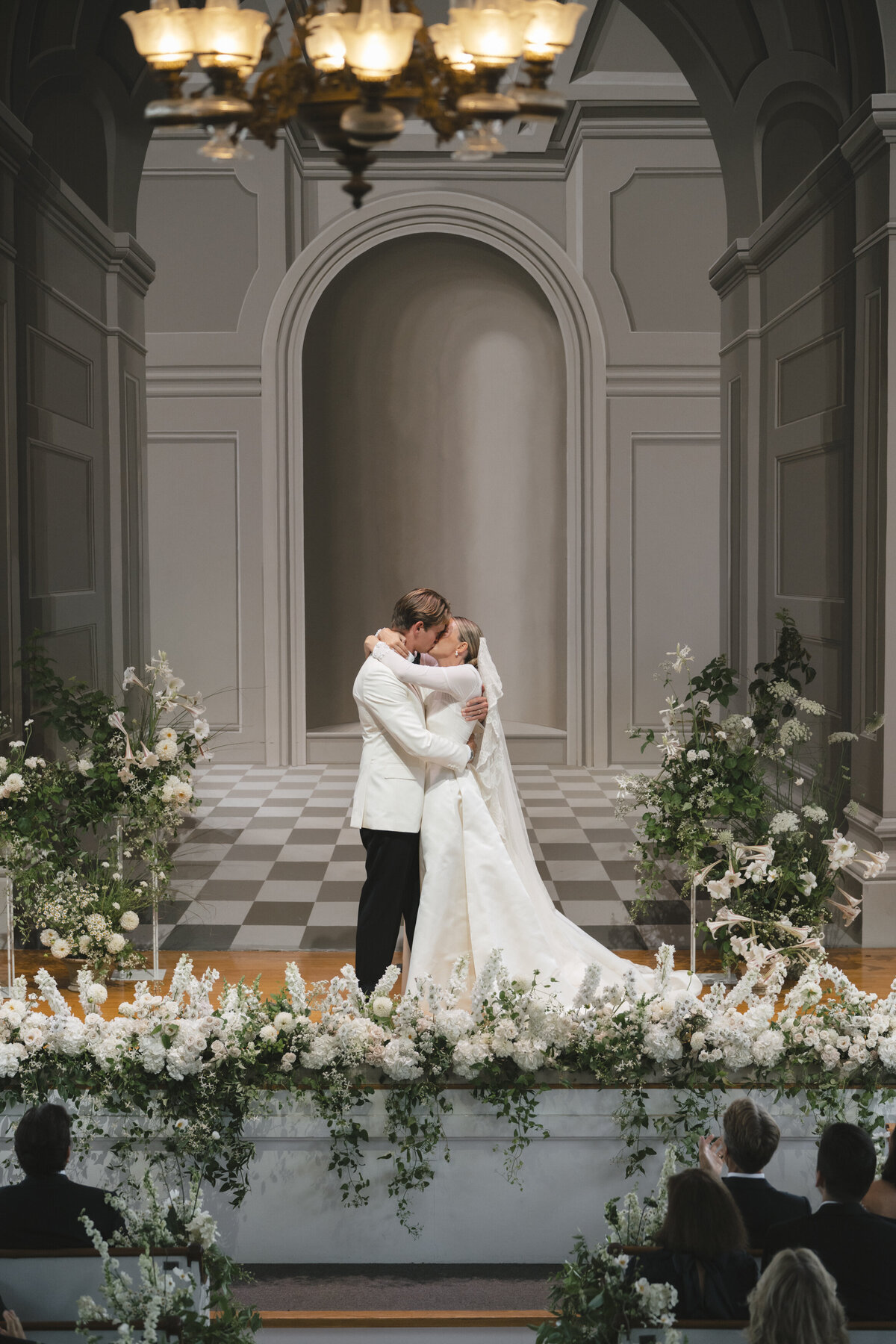 Marthas-vineyard-wedding-planner-kg-events-design-luxury-destination-weddings-private-events-corporate-events-edgartown-ma-event-designer-outdoor-tented-wedding-reception-island-wedding-vogue-wedding-pohogonot-180