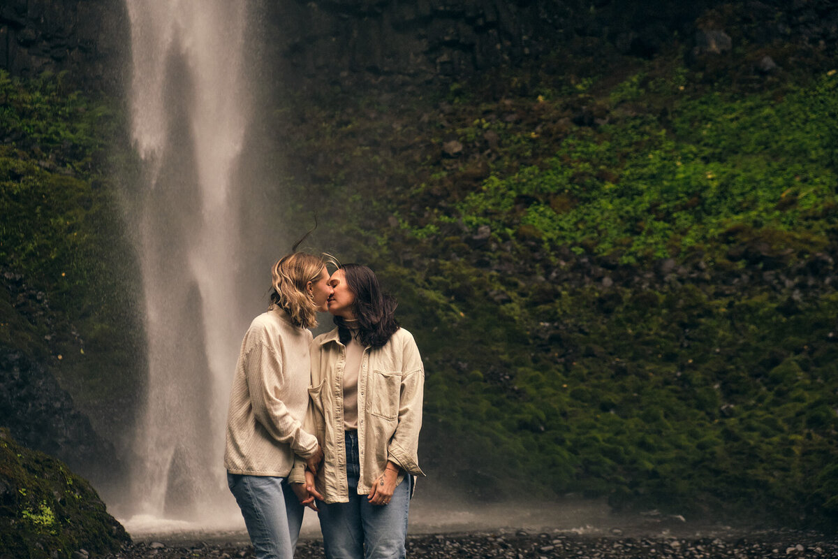 Washington_Waterfall_Queer_Couple_Photoshoot-8