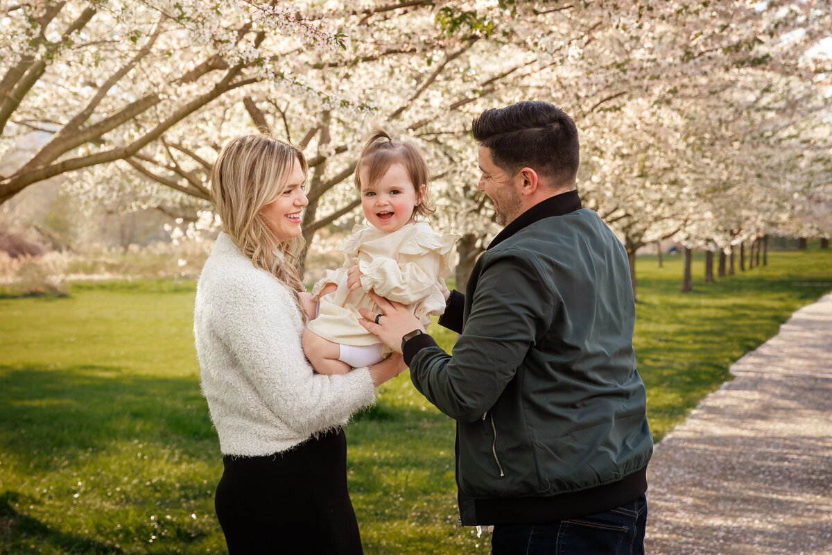candid-family-photo-central-park-morristown-family-photographers-new-jersey