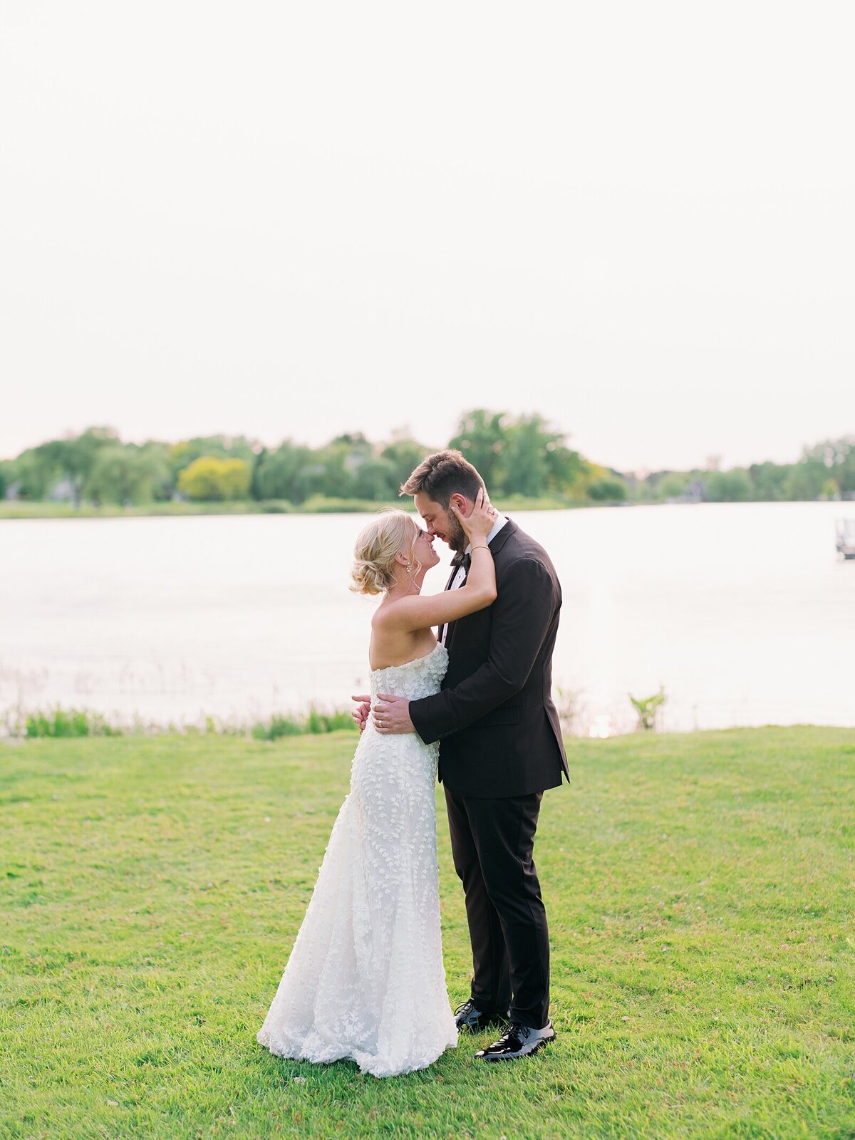 Oak-pointe-country-club-wedding_1285