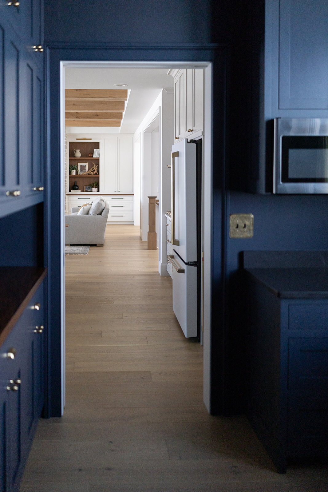 michele rosenboom design cozy colonial pantry 10