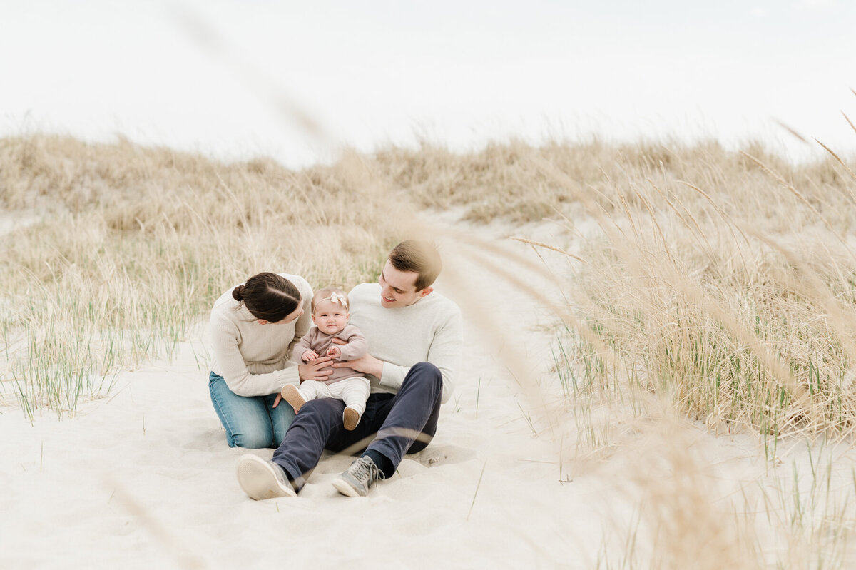 crane-beach-family-session-boston-lifestyle-motherhood-photographer-photo-20