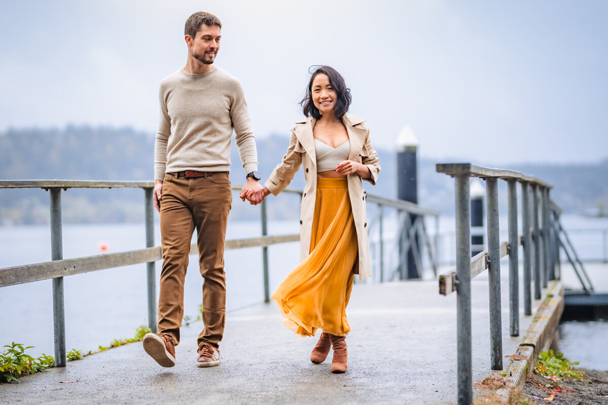 walk-on-the-dock-couple-photoshoot