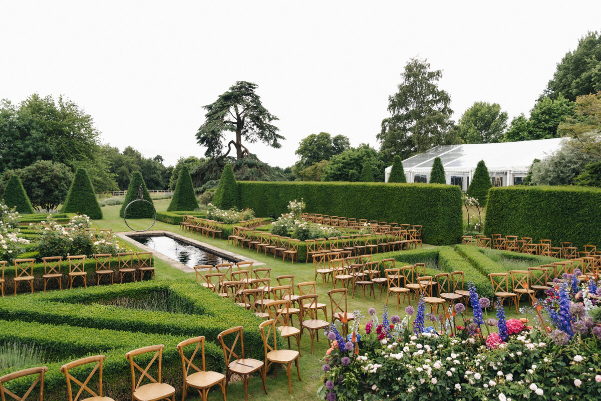 outdoor-garden-ceremony-setup