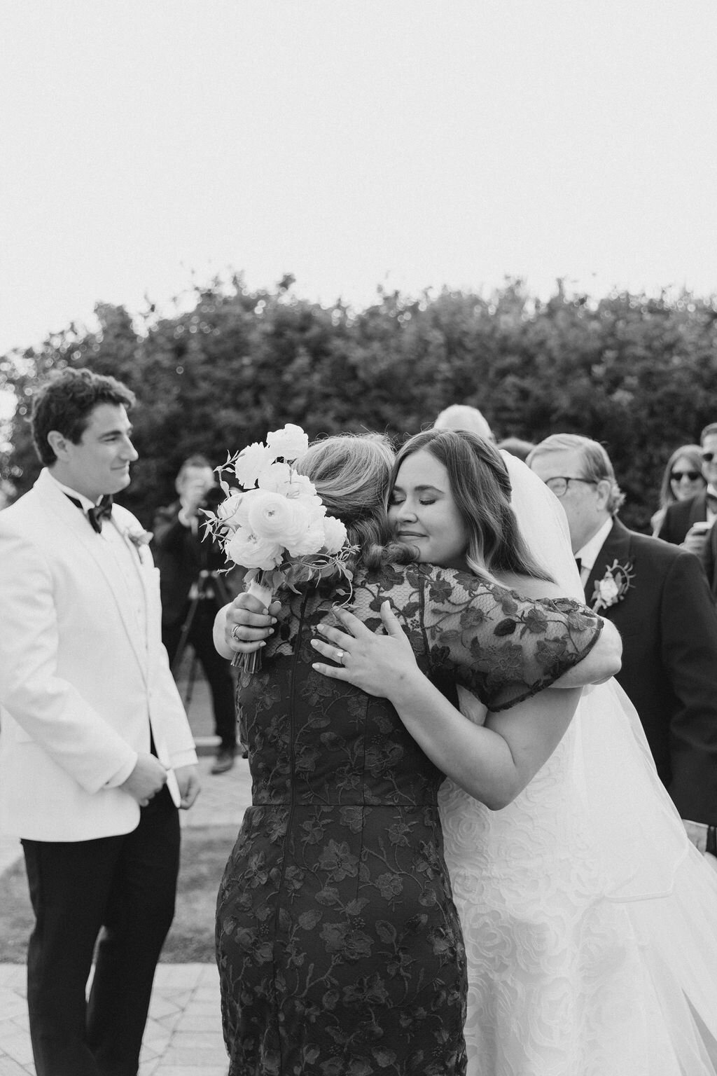 s&l-wedding-bw-thelibbysphotoandfilms-69