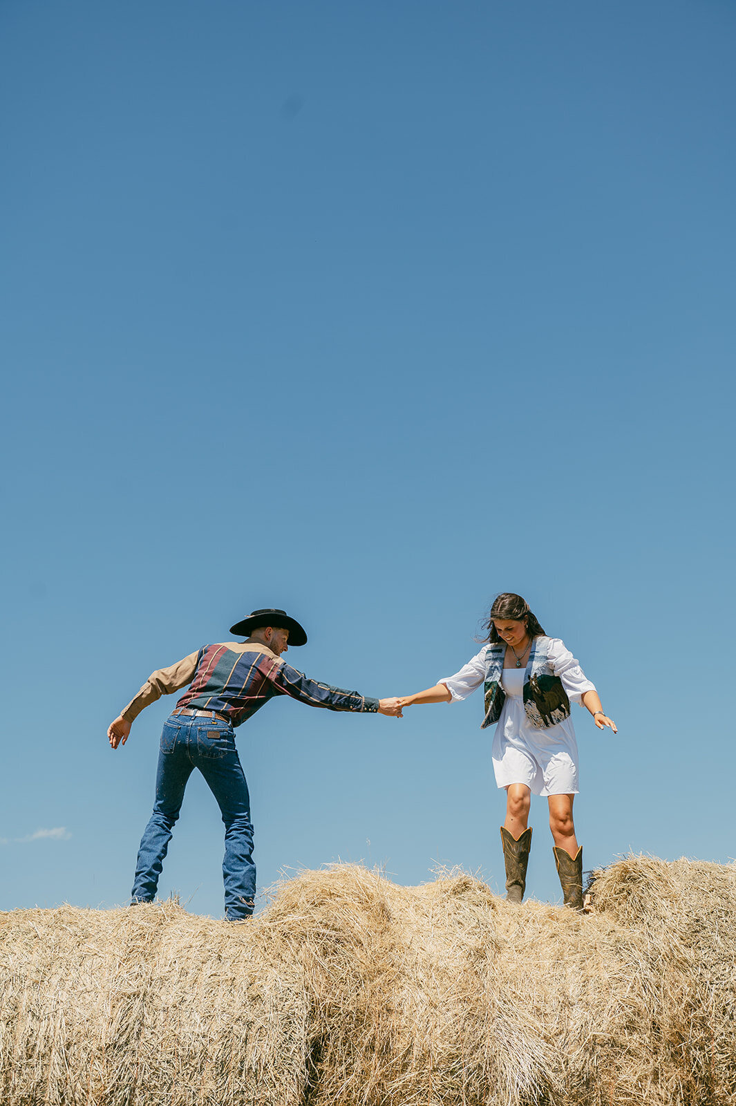 presley-gray-photo-haybale-forest-montana-elopement-7453