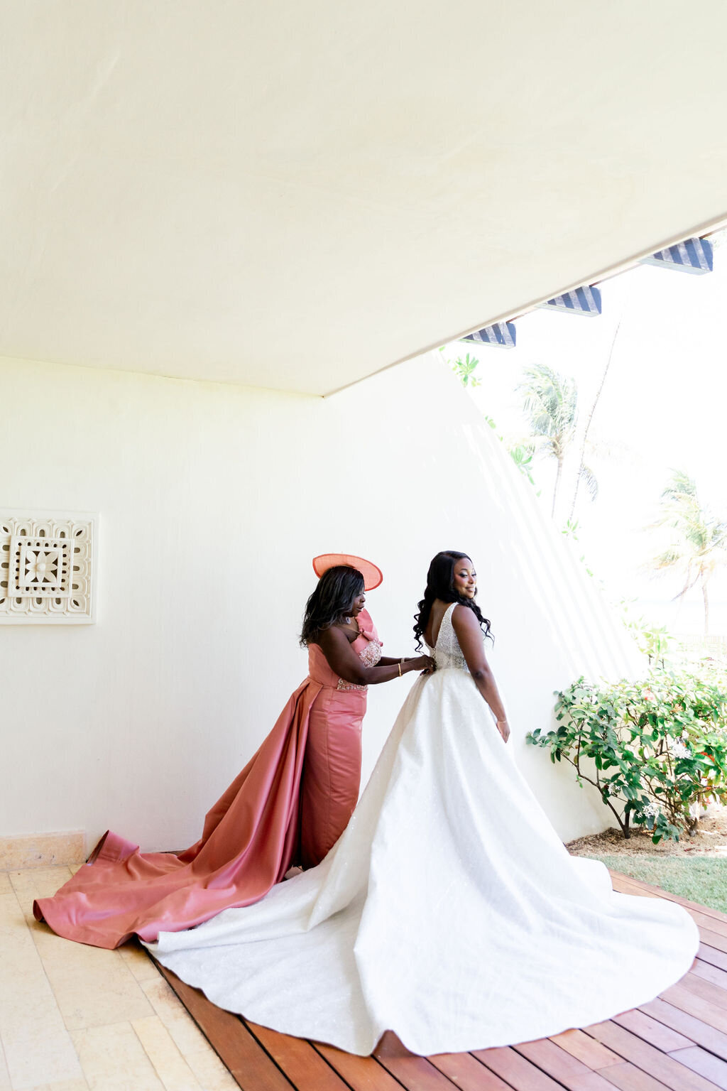 grand-velas-bride-getting-ready-2