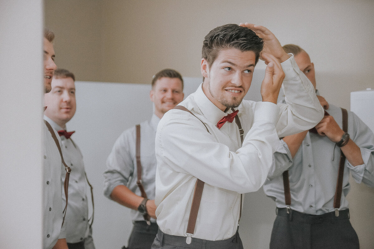 wedding getting ready | Iowa wedding photographer | Iowa Photographer | Playlife | Cedar Rapids | Iowa City | Kalona | Alaynna Ann Schwartz-33