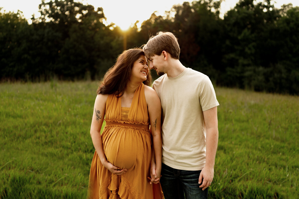 outdoor maternity photos 1