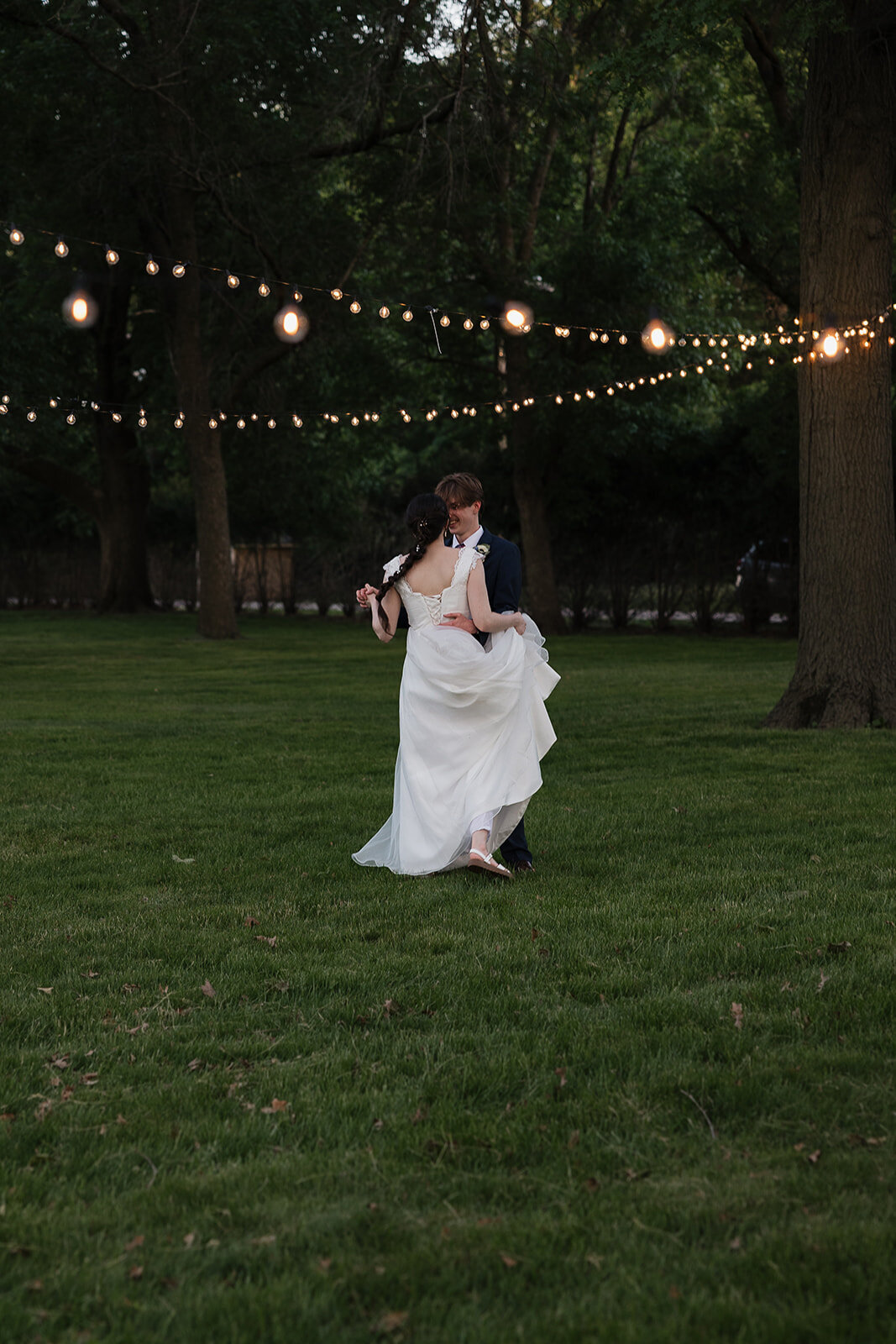 backyard-wedding-rock-island-arsenal-quad-cities-13