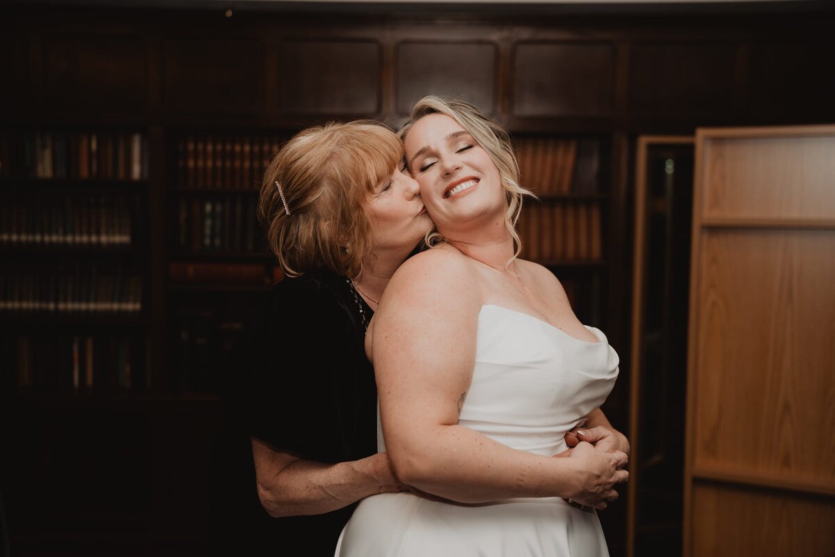 mother-and-bride-first-look