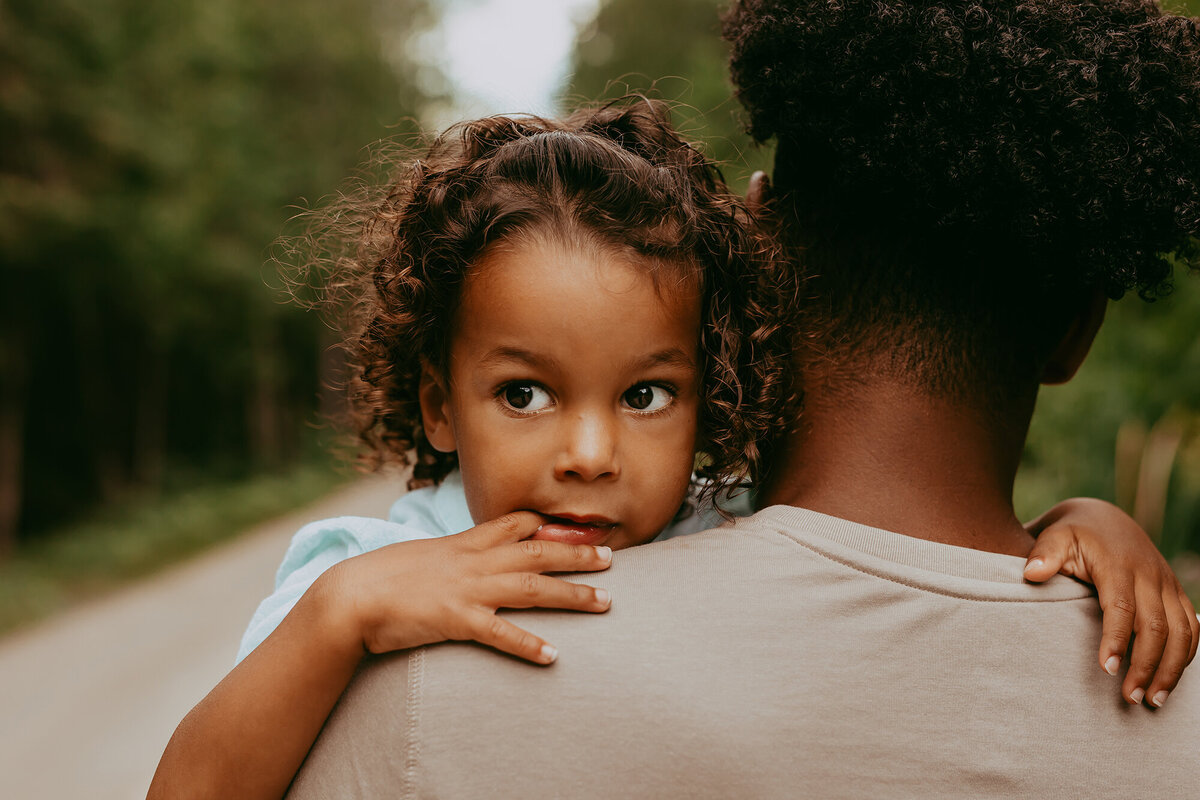 girl-on-dads-shoulder