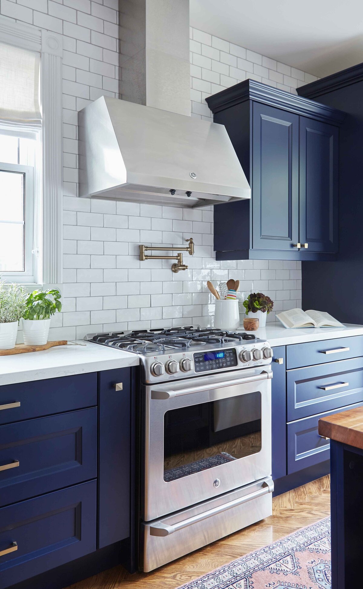 burlington-interior-design-kitchen-blue-cabinets-burlington-project