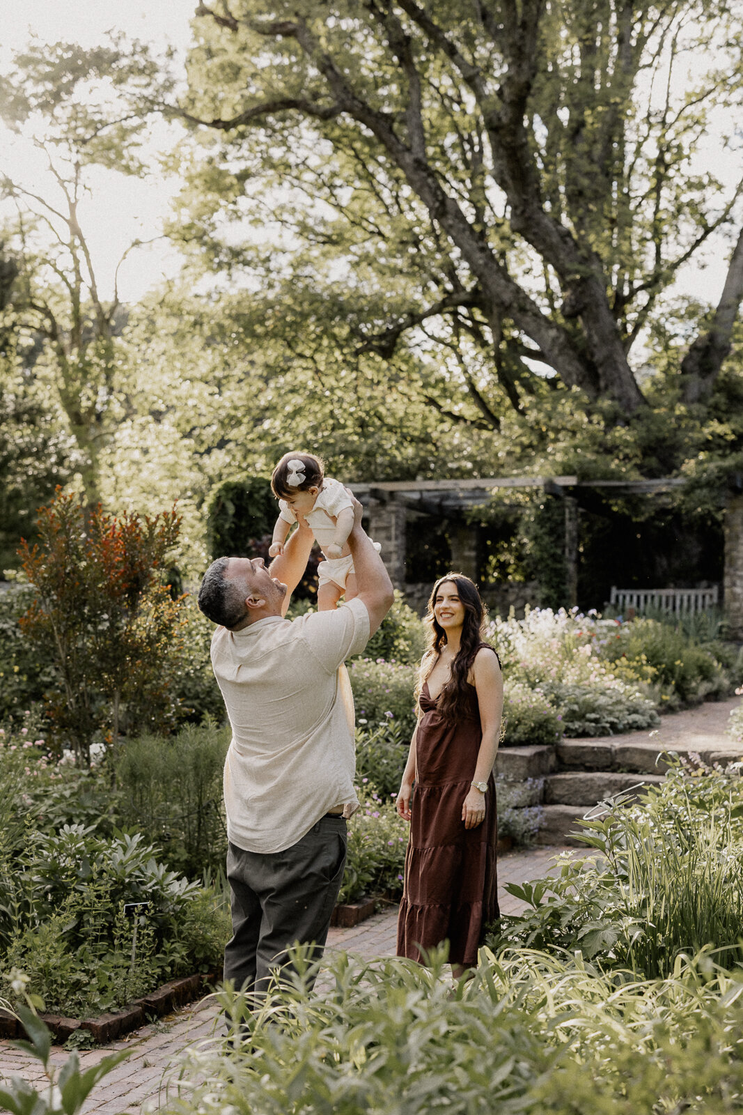 family photoshoot at cross estate gardens nj