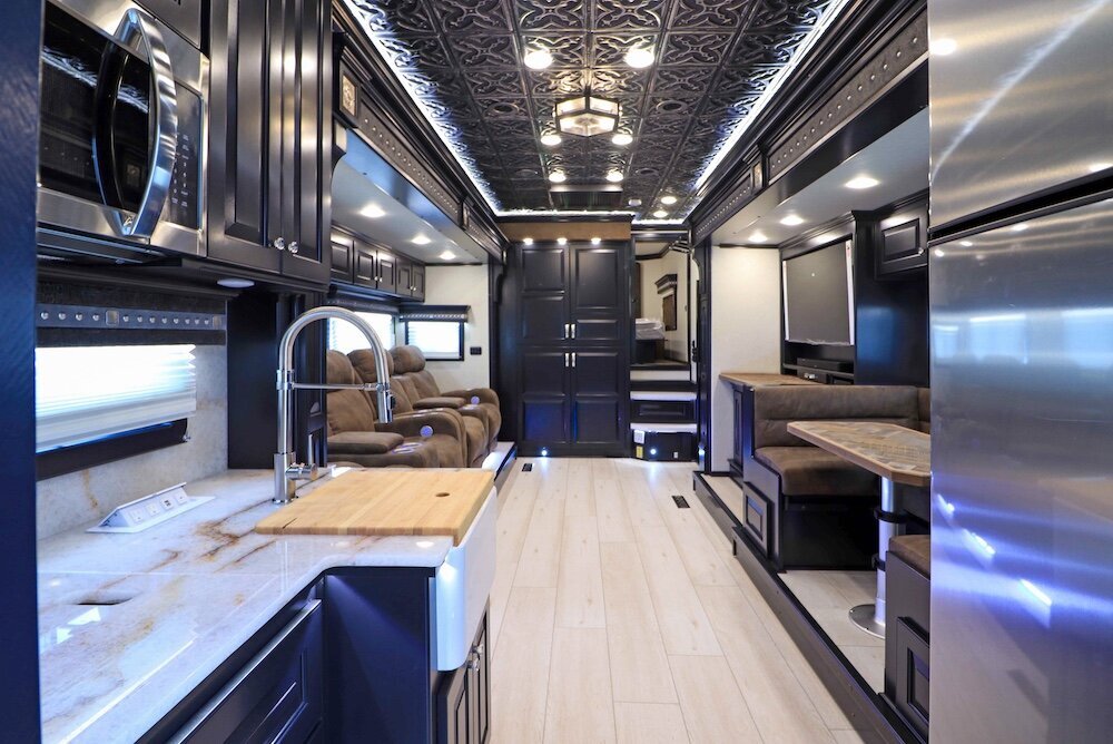 luxury-living-quarter-horse-trailers-trail-boss-conversions-living-areas-48