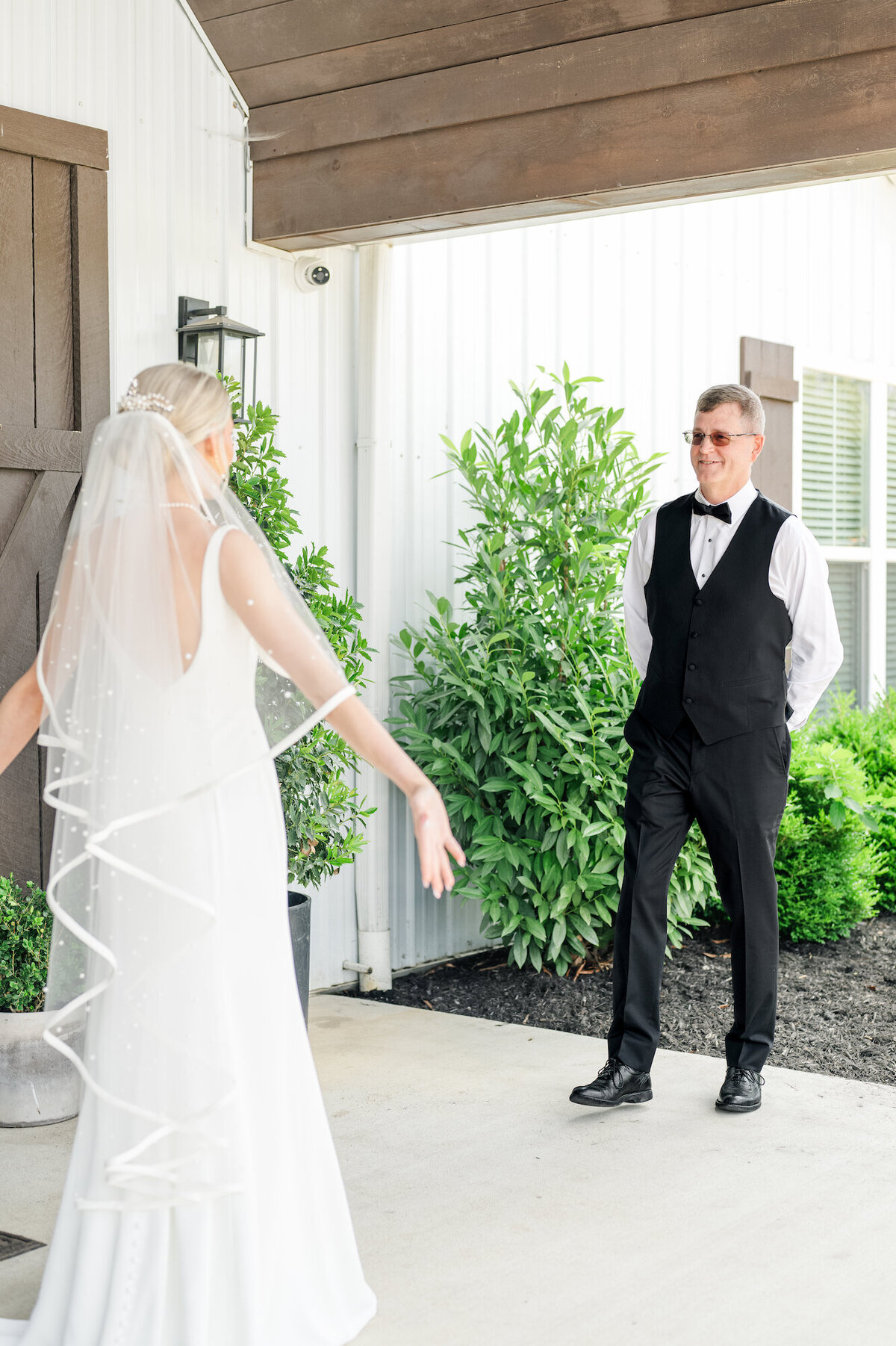 barn-at-white-oaks-wedding-murray-kentucky-34