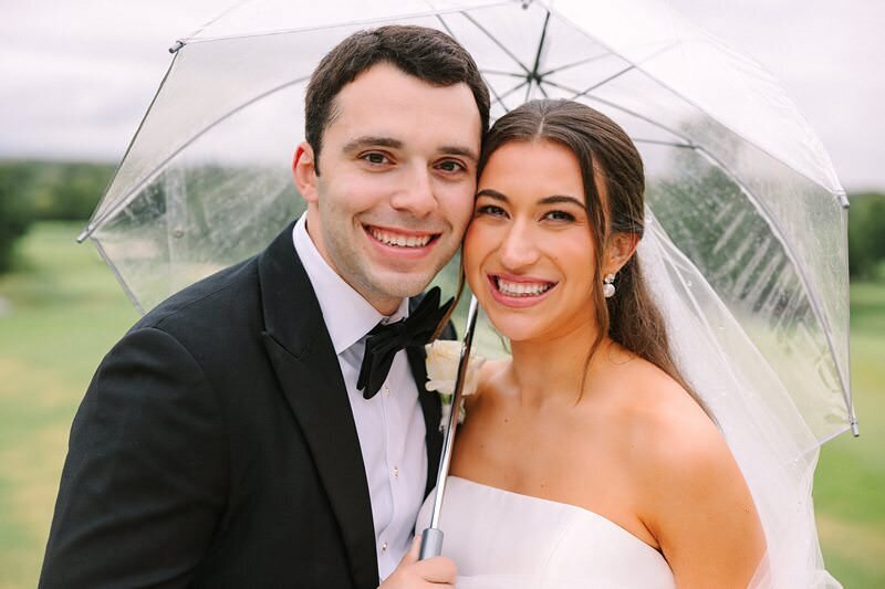 bride-and-groom-rainy-umbrella-evansville-country-club21