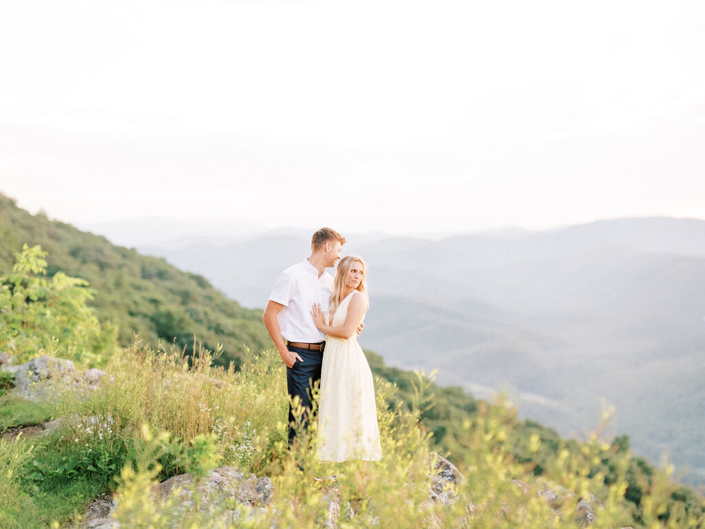 Hannah&Andrew_CharlottesvilleEngagementSession_FINAL-201