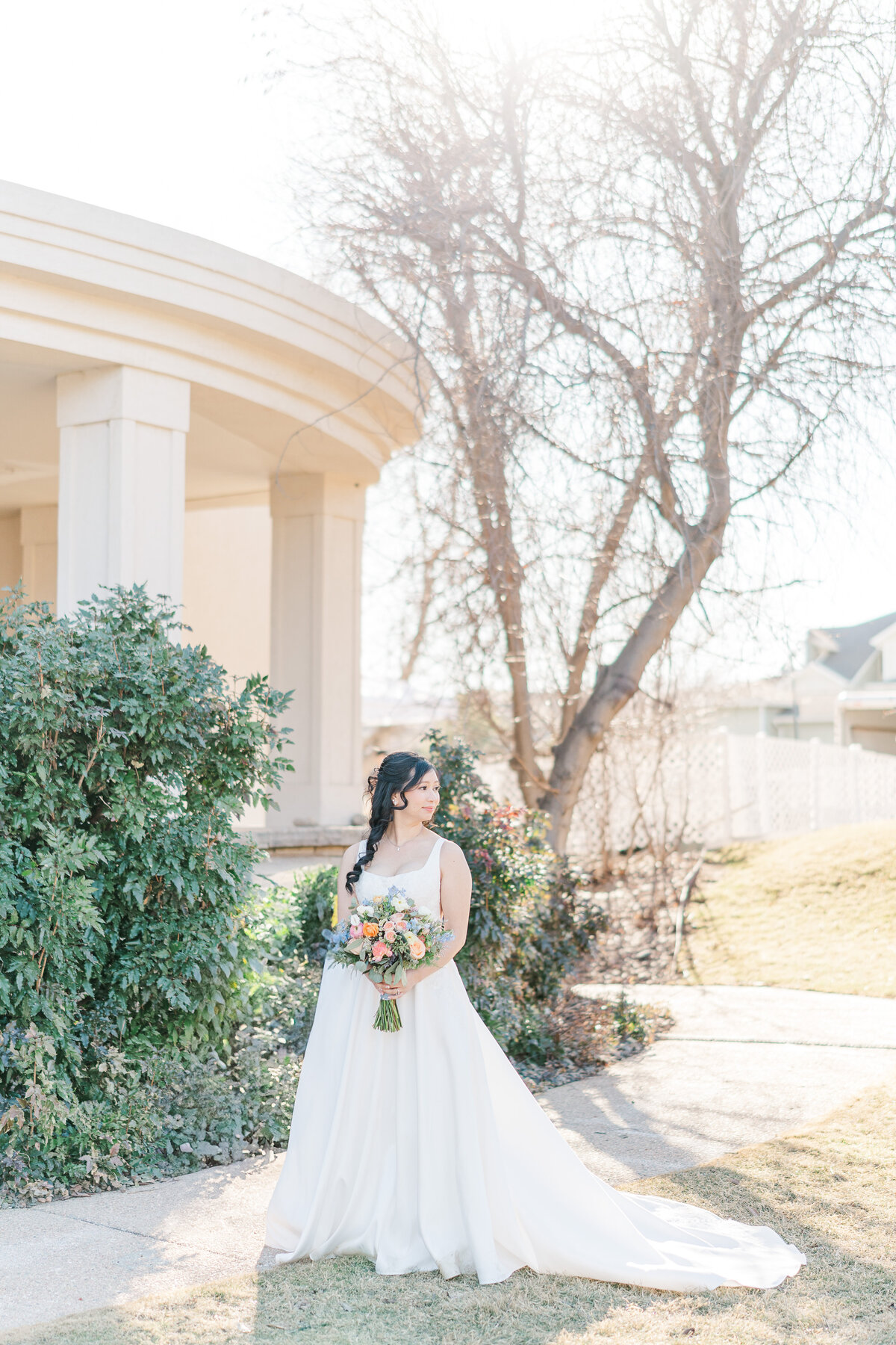 Chateaux at Fox Meadows Colorful Spring Wedding Light and Airy Elena Spraguer Photography  0100