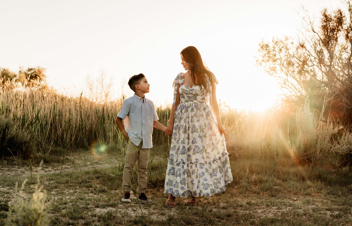 family-session-at-the-wetlands-las-vegas