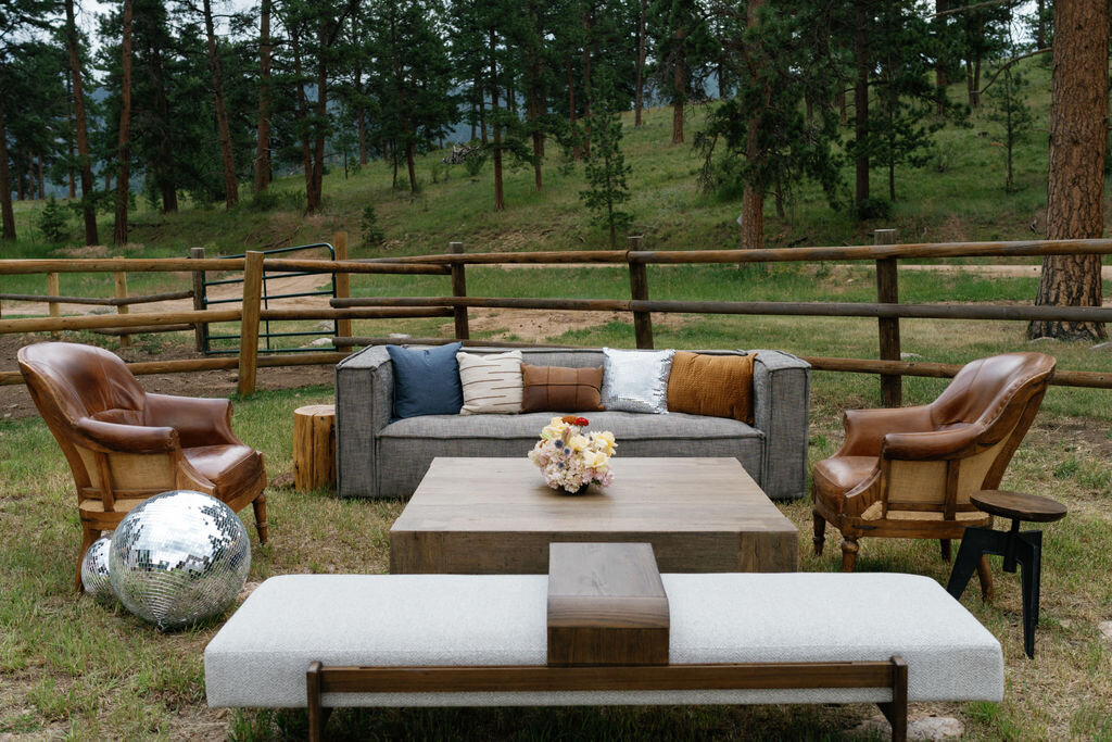 Colorado-wedding-ranch-lounge