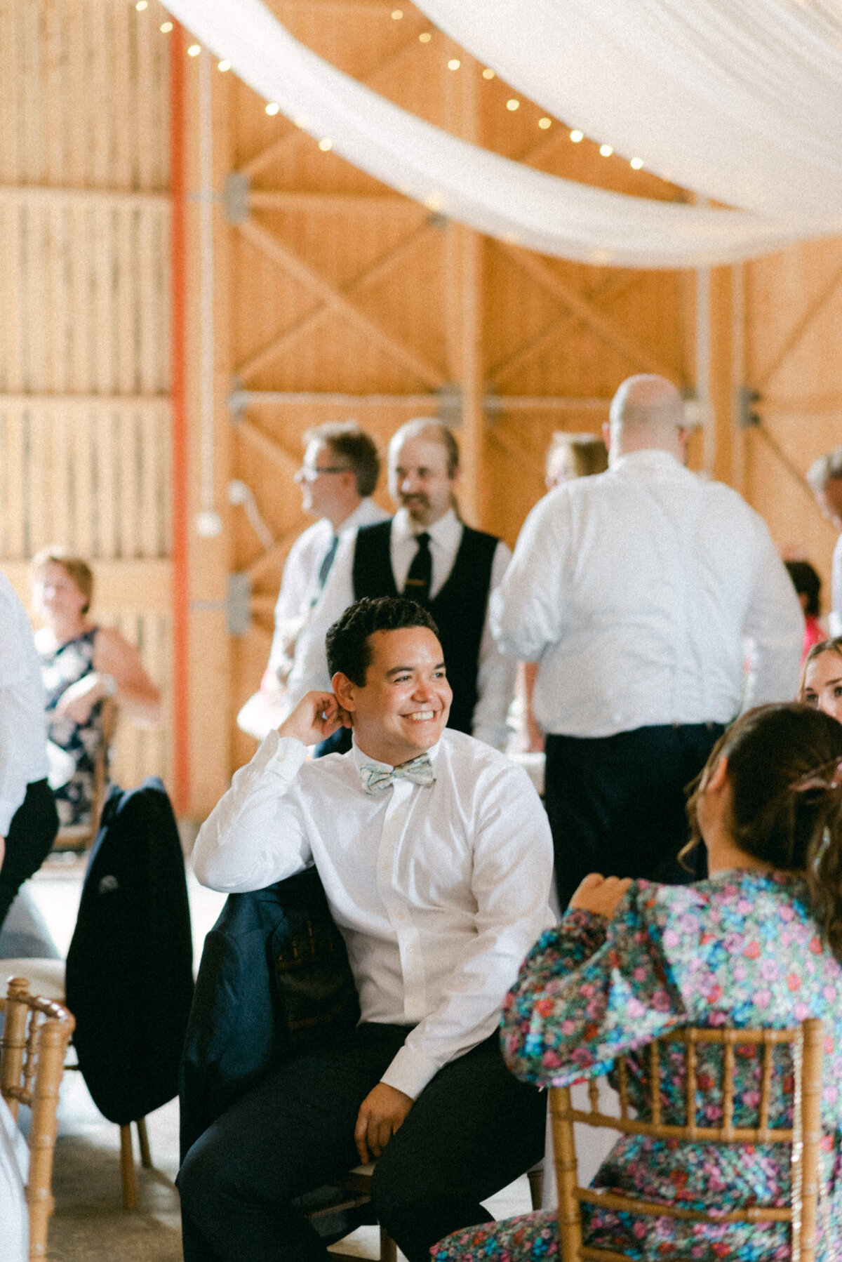 Guests at wedding reception captured by wedding photographer Hannika Gabrielsson.