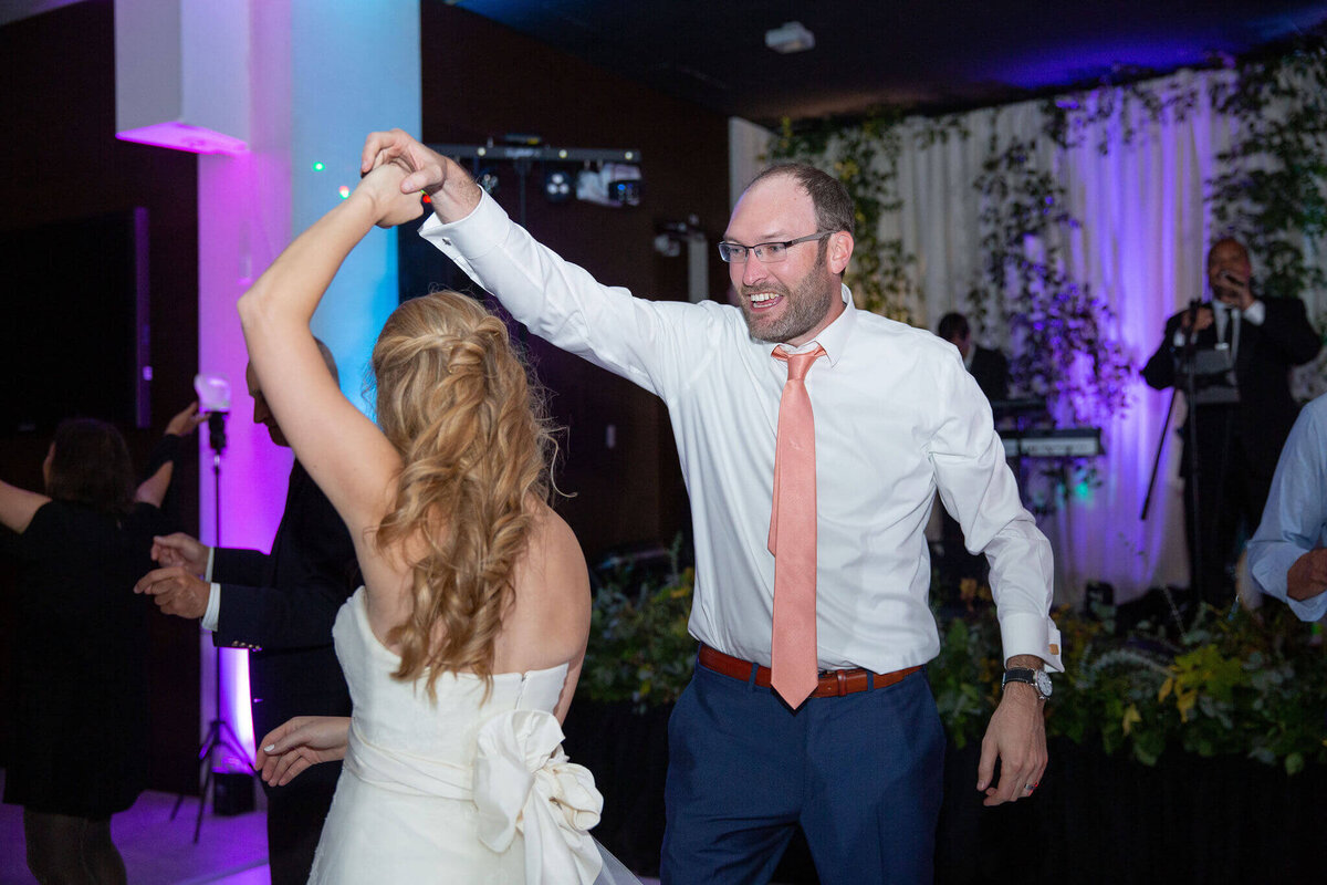 fall-aspen-wedding-first-dance