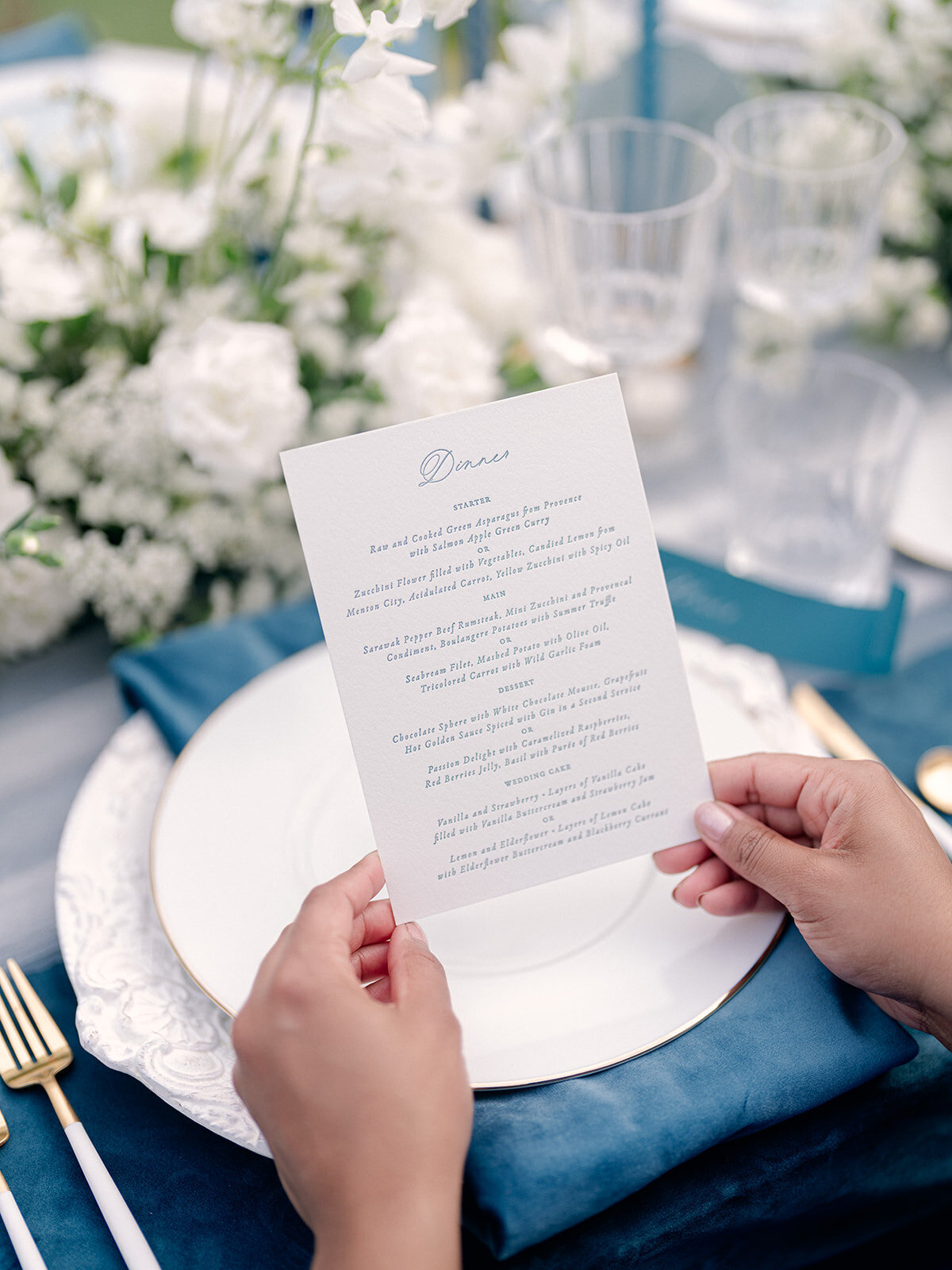 44-intimate-destination-wedding-french-riviera-with-white-flowers