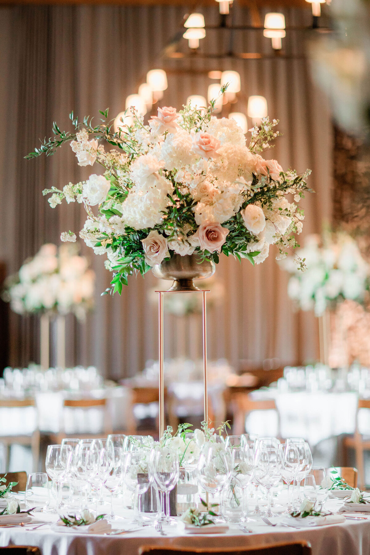 simple-raised-high-centerpiece-classic-wedding-white-light-pink-dusty-rose-wedding-florist-enza-events