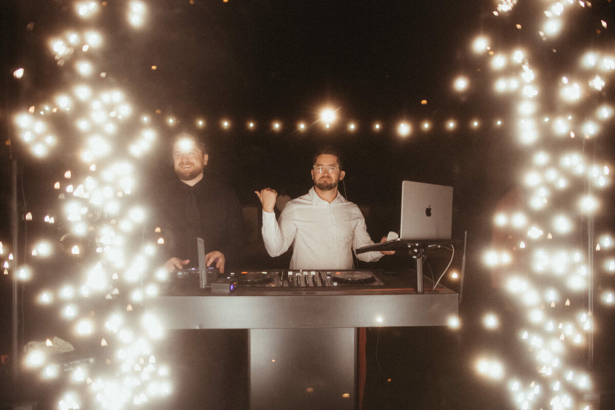 Sarah & Steven Wedding Sneak Peeks-297