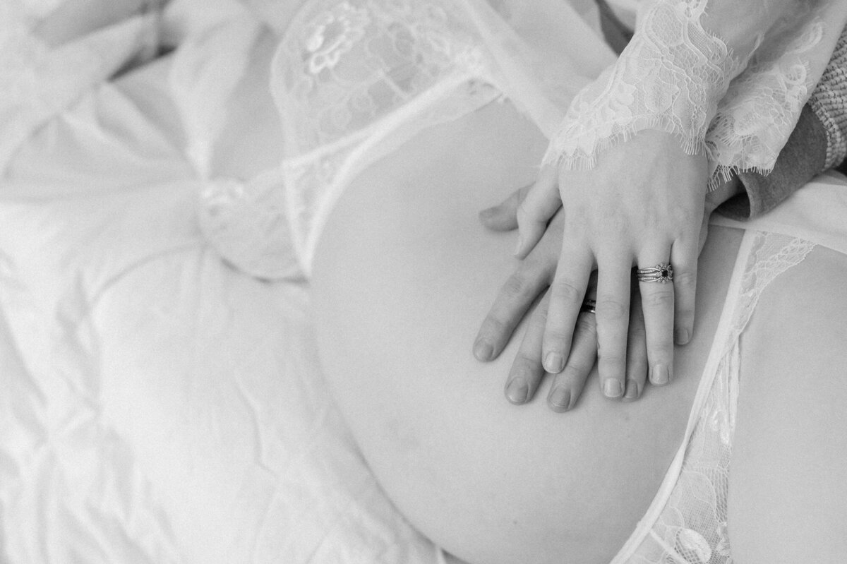 intimate-maternity-boudoir-session-54