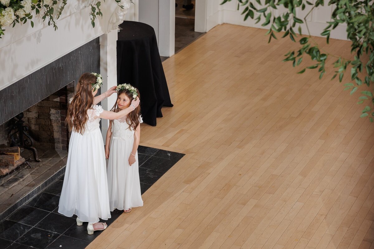 flower-girls-at-springfield-country-club-ma