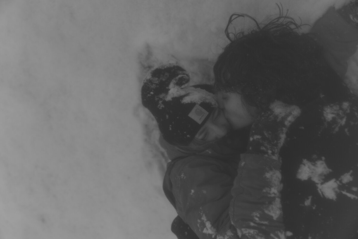 Playful Winter Couples Photo in Chicago 