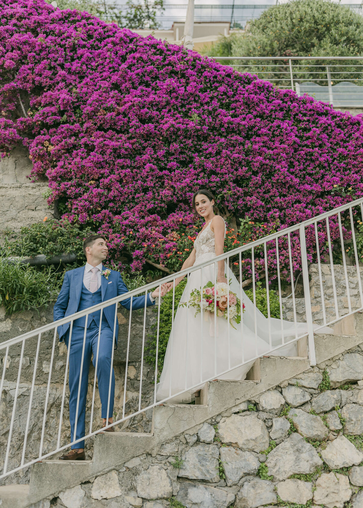 chloe-winstanley-italian-wedding-positano-hotel-marincanto-couple-stairs
