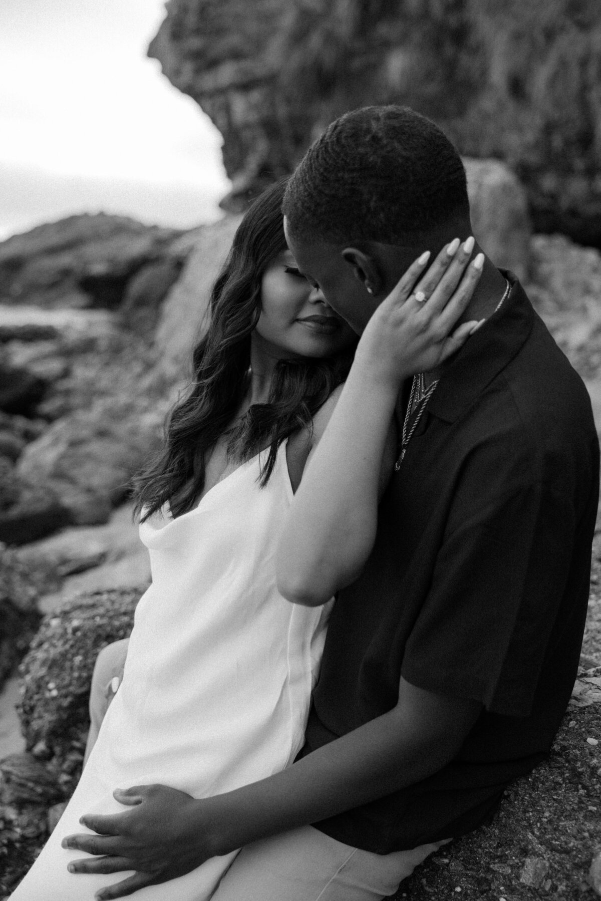 engagement-ring-detail-photo-beach