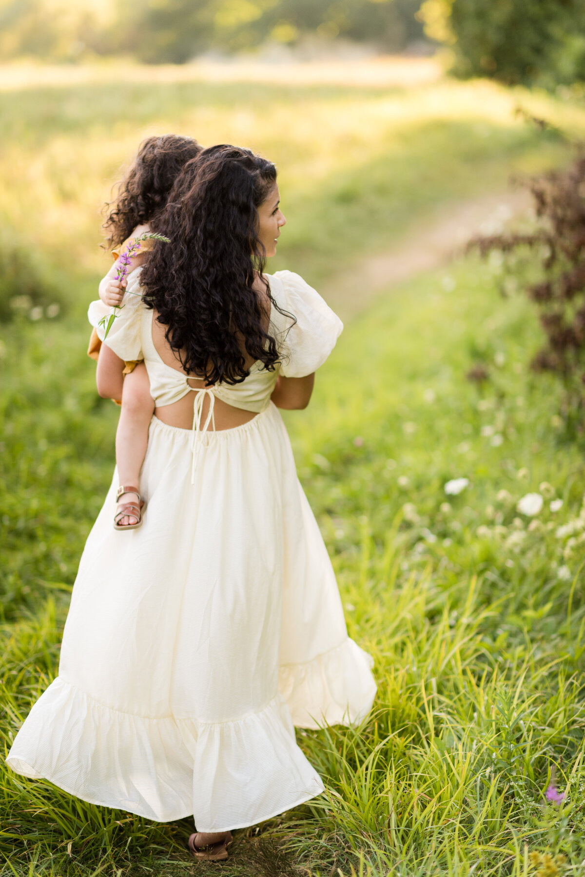 Boston-family-photographer-bella-wang-photography-Lifestyle-session-outdoor-wildflower-16