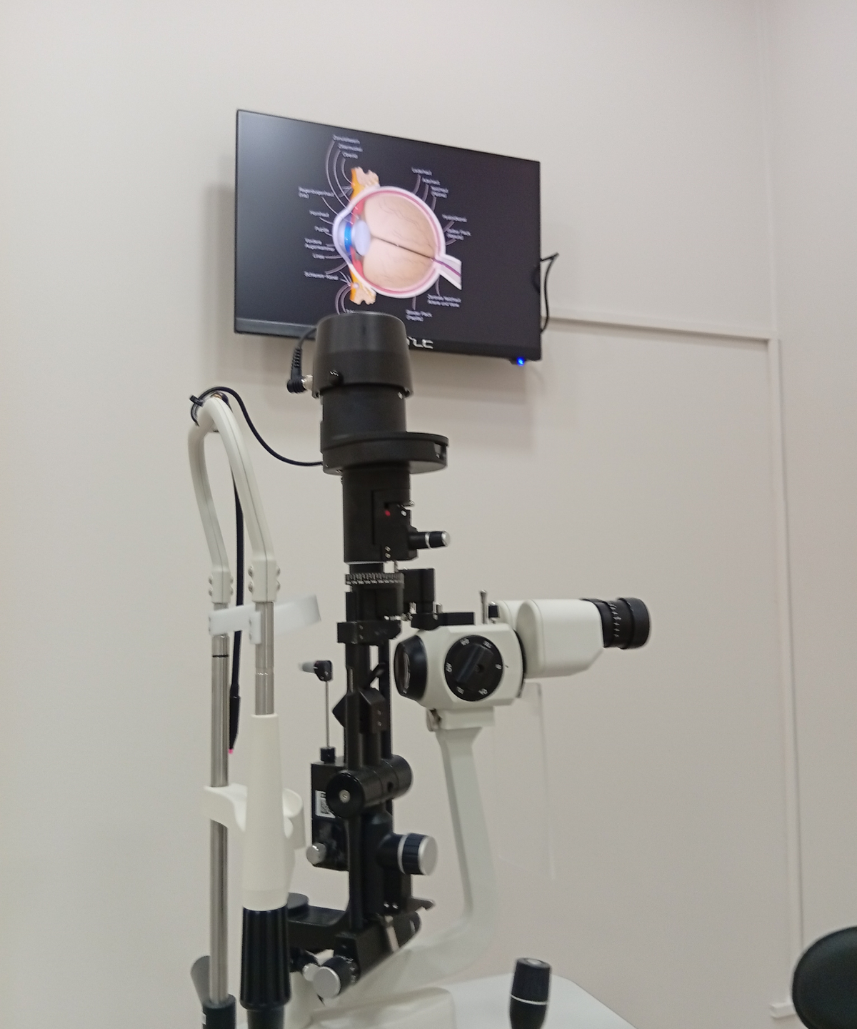 opthalmologist dr papalamprou office